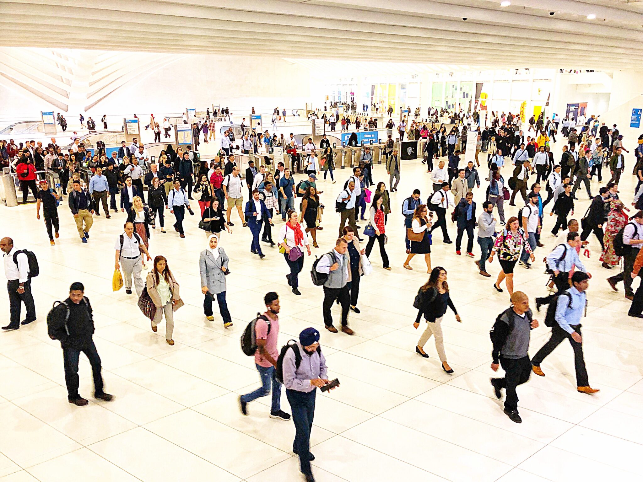 commuters-at-the-oculus-train-station-2026-03-13-04-11-16-utc
